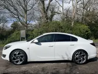 Used Vauxhall Insignia SRi 136 HP (100 kW) 2016 White Hatchback
