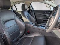 Begagnad Jaguar XE Prestige 200 HK (147 kW) 2017 Svart Sedan