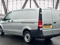Usado Mercedes Vito Progressive 136 HP (100 kW) 2022 Prateado Van