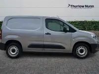 Usado Vauxhall Combo S 100 HP (73 kW) 2023 Cinzento Monovolume