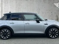 Usado Mini Cooper Exclusive 134 CV (98 kW) 2024 Plateado Utilitario