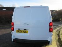 Second-hand Vauxhall Vivaro Sportive 120 CP (88 kW) 2021 Alb Monovolum