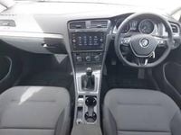 Used VW Golf VII SE 125 HP (91 kW) 2017 Red Hatchback
