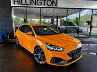 Begagnad Ford Focus ST 280 HK (205 kW) 2019 Orange Halvkombi