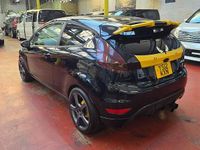 Begagnad Ford Fiesta Zetec 2012 Svart Halvkombi
