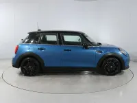 Begagnad Mini Cooper Exclusive 136 HK (100 kW) 2022 Blå Halvkombi