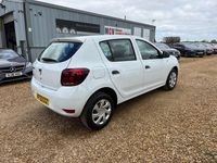 Used Dacia Sandero Essentiel 75 HP (55 kW) 2020 White Hatchback
