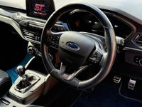 Used Ford Focus ST 280 HP (205 kW) 2021 Orange Hatchback
