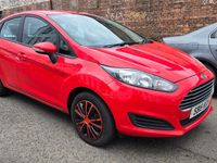 Usado Ford Fiesta Style 82 HP (60 kW) 2015 Vermelho Citadino