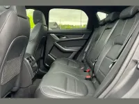 Używany Jaguar F-Pace R-Dynamic 204 KM (150 kW) 2024 Czerwony SUV