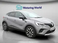 Begagnad Renault Captur Evolution 145 HK (106 kW) 2023 Grå SUV