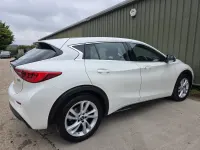 Used Infiniti Q30 122 HP (89 kW) 2017 White Hatchback