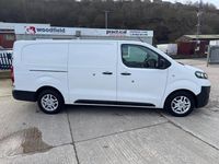 Used Vauxhall Vivaro 100 HP (73 kW) 2019 White MPV