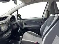 Usado Toyota Yaris 111 HP (81 kW) 2020 Prateado Citadino