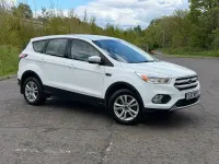 Usado Ford Kuga Zetec 120 CV (88 kW) 2017 Blanco SUV