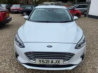 Begagnad Ford Focus Zetec 120 HK (88 kW) 2021 Vit Halvkombi