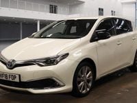 Used Toyota Auris Hybrid 136 HP (100 kW) 2018 White Hatchback