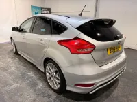 Używany Ford Focus ST-Line 140 KM (102 kW) 2018 Srebrny Hatchback