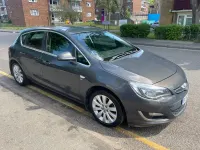 Usado Vauxhall Astra 2013 Gris Utilitario