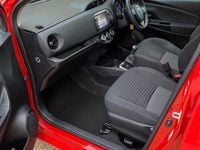 Usado Toyota Yaris Design 2017 Vermelho Citadino