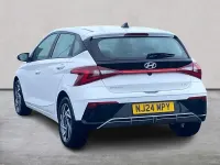 Used Hyundai i20 Advanced 100 HP (73 kW) 2024 White Hatchback