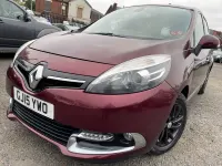 Usado Renault Scénic III Dynamique 110 CV (80 kW) 2015 Rojo Monovolumen