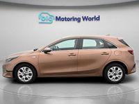 Usado Kia Ceed 118 HP (86 kW) 2022 Castanho Citadino