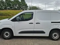 Used Vauxhall Combo Edition 100 HP (73 kW) 2019 Polar white MPV