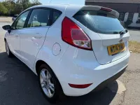 Used Ford Fiesta Zetec 82 HP (60 kW) 2014 White Hatchback