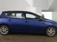 Used Toyota Auris Hybrid Business Edition 136 HP (100 kW) 2017 Blue Hatchback