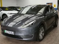 Begagnad Tesla Model Y Long Range AWD 282 kW (384 HK) 2022 Grå SUV