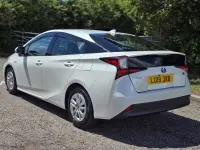 Used Toyota Prius 122 HP (89 kW) 2019 White Hatchback