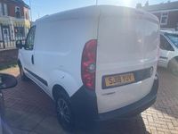 Second-hand Vauxhall Combo 95 CP (69 kW) 2018 Alb Monovolum