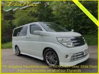 Usado Nissan Elgrand S 250 CV (183 kW) 2008 Blanco Monovolumen