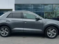 Usado VW T-Roc R-line 150 HP (110 kW) 2023 Cinzento SUV