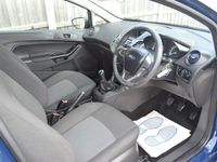Usado Ford Fiesta Studio 82 HP (60 kW) 2015 Azul Citadino