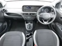 Used Hyundai i10 SE 67 HP (49 kW) 2023 White Hatchback