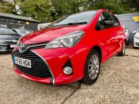 Used Toyota Yaris 99 HP (72 kW) 2016 Red Hatchback