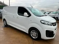 Second-hand Vauxhall Vivaro Sportive 100 CP (73 kW) 2021 Alb Monovolum