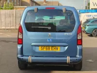 Used Peugeot TePee Allure 98 HP (72 kW) 2018 Blue MPV