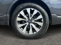 Usado Subaru Outback Premium 175 CV (128 kW) 2017 Gris Familiar
