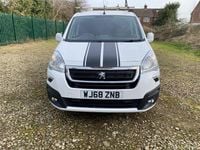 Used Peugeot Partner 2018 Alpine white MPV