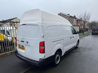 Second-hand Vauxhall Vivaro 100 CP (73 kW) 2023 Alb Monovolum