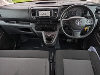 used Vauxhall Vivaro 3000 2.0d 180PS Elite H1 D/Cab Auto