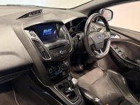 Used Ford Focus RS 350 HP (257 kW) 2017 White Hatchback