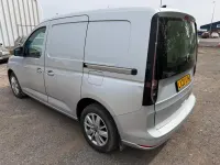 Usado VW Caddy Pro 102 HP (75 kW) 2023 Prateado Monovolume