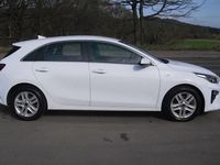 Used Kia Ceed 114 HP (83 kW) 2019 White Hatchback