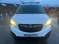 Begagnad Vauxhall Combo Edition 100 HK (73 kW) 2020 Vit Minibuss