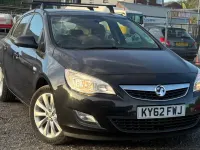 Begagnad Vauxhall Astra Active 2012 Svart Halvkombi