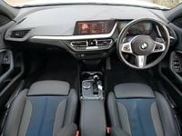 Begagnad BMW 120 M Sport 190 HK (139 kW) 2023 Vit Halvkombi